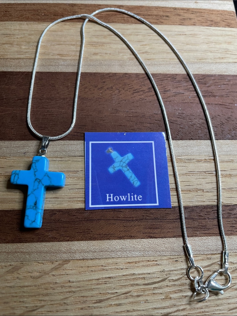 NWOT HOWLITE STONE CROSS 16”Silver Chain.